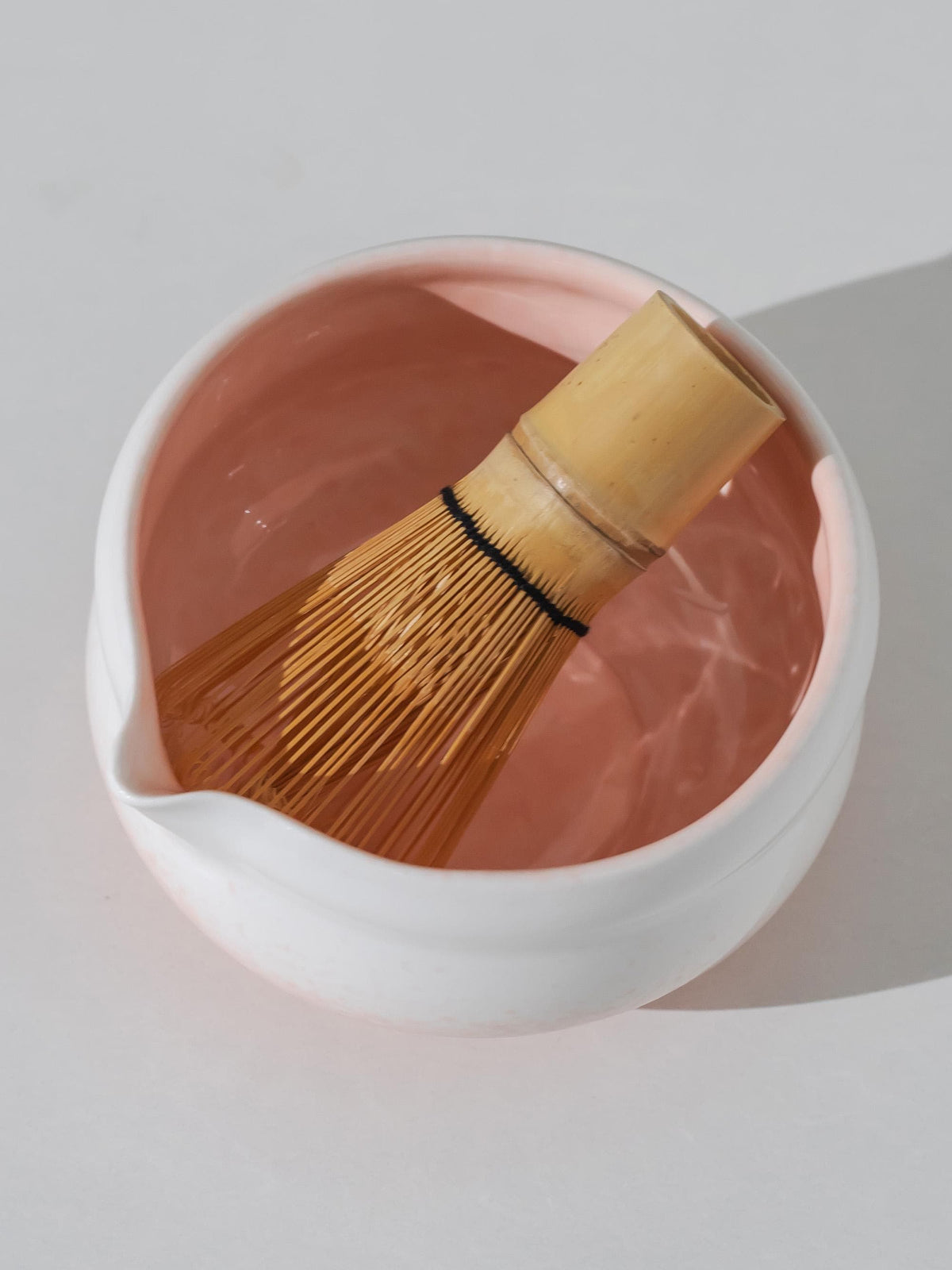 White Pink Beach Style Matcha Bowl Set product photo 4