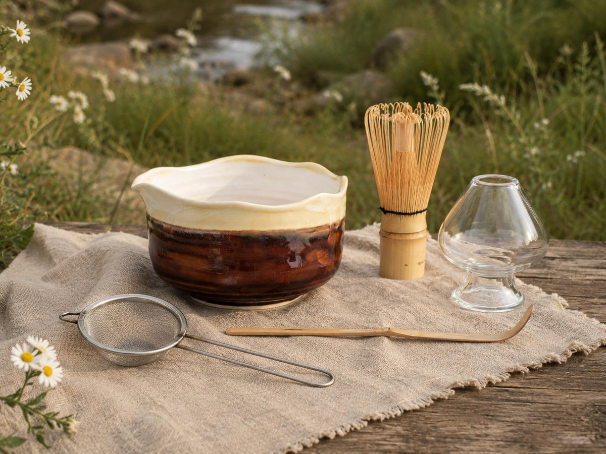 Wavy Flower Rim Matcha Bowl Set product photo 6