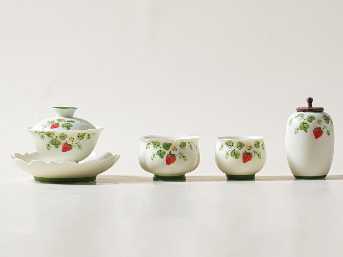 Strawberry Garden Tea Set product photo 3