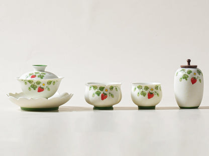 Strawberry Garden Tea Set product photo 3