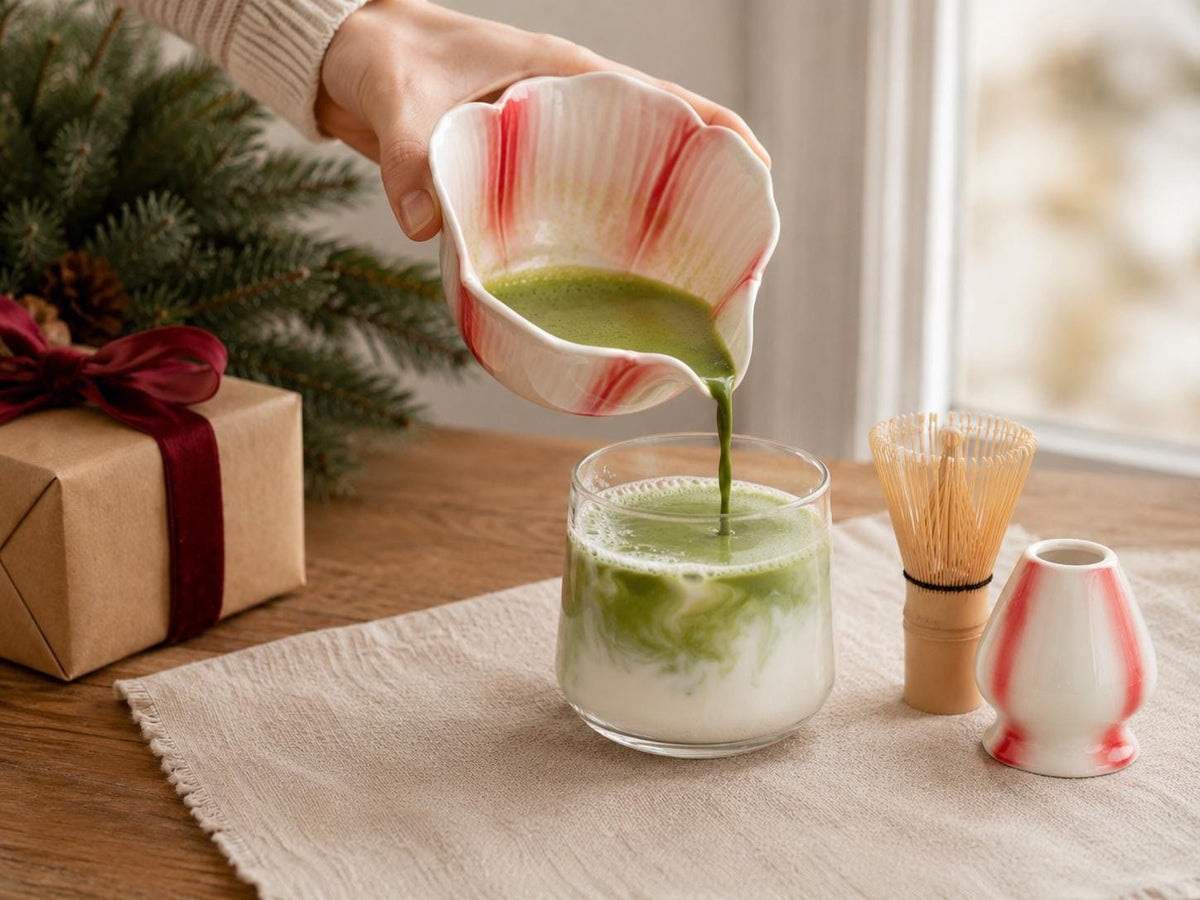 Red Striped Petal Matcha Bowl Set product photo 3