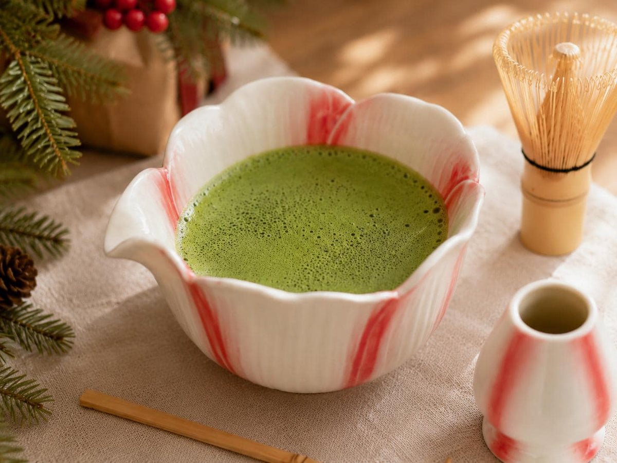 Red Striped Petal Matcha Bowl Set product photo 4